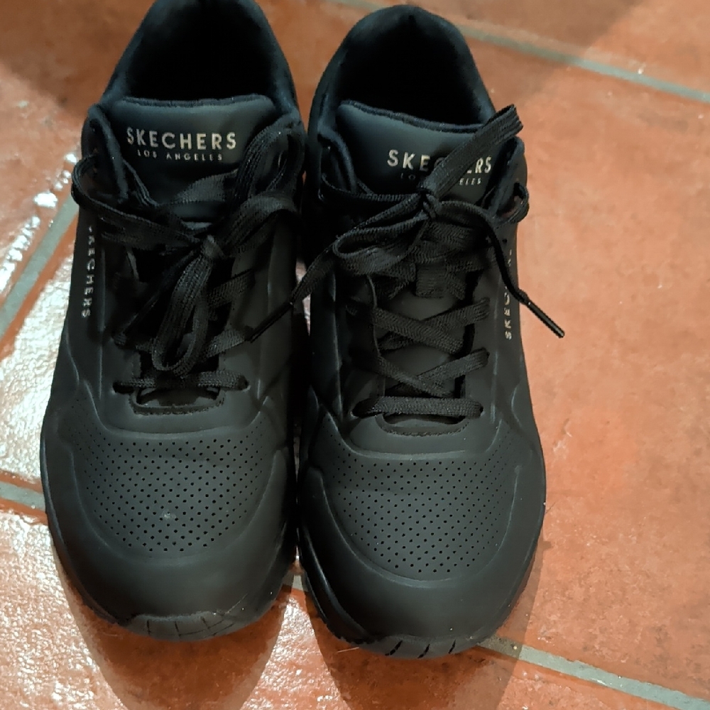 Skechers Women's 8.5 Black Sneakers